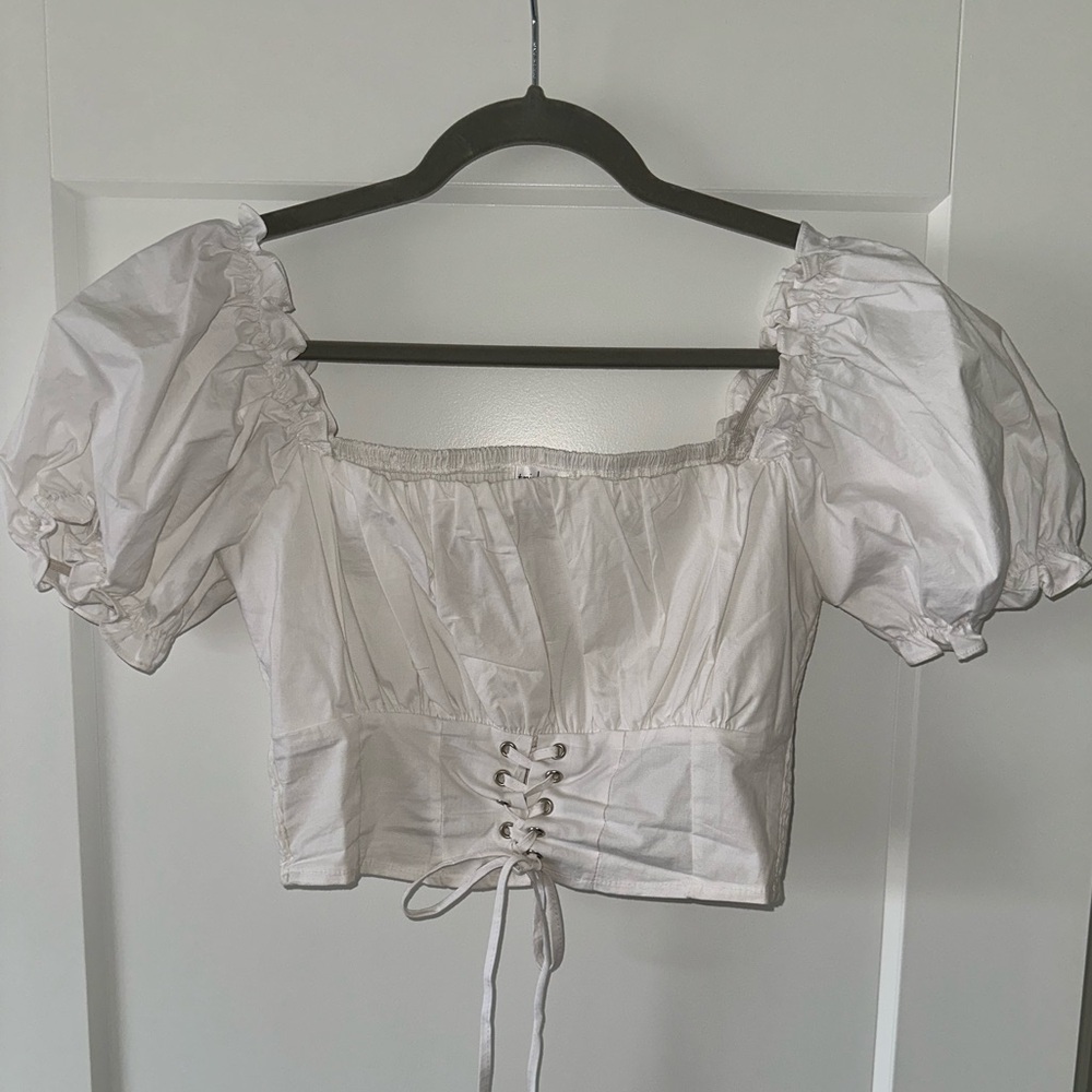White Off the shoulder top M